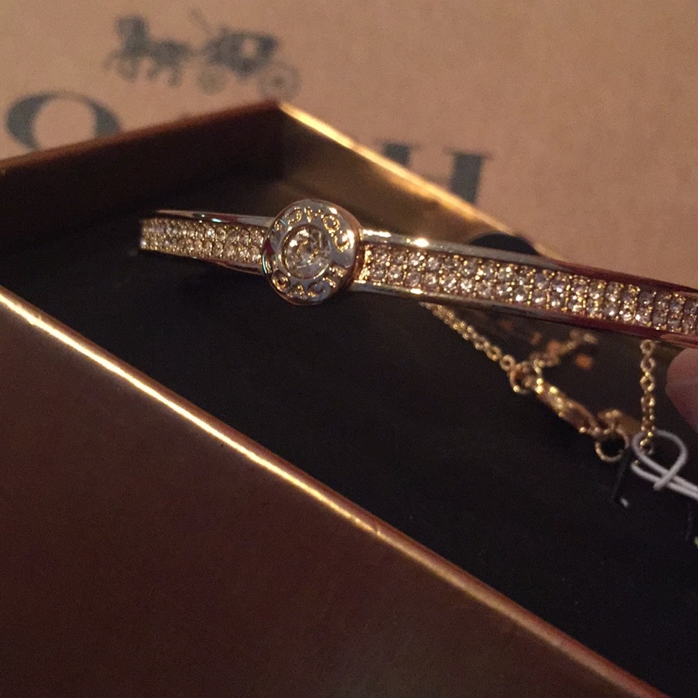BOXED Coach Open Circle Pave Bracelet - Picture 3 of 3